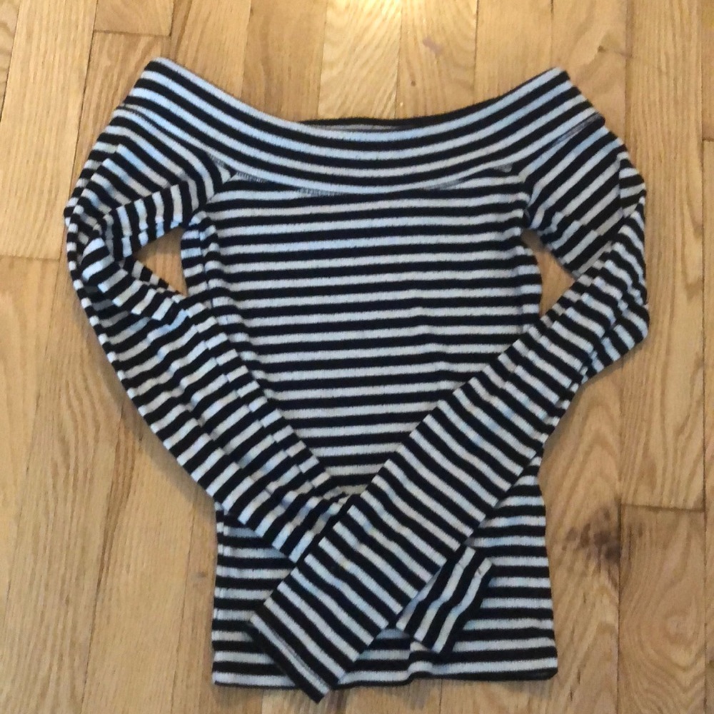 Hollister Black & White Striped Long-sleeved shirt